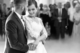 Auf den Hochzeitstanz bereitet man sich am besten frühzeitig vor