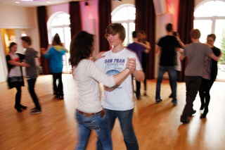 Viel Platz zum Tanzen S-eins Paartanz Jugendliche