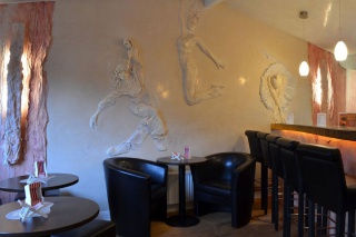 Der hintere Aufenthaltsbereich S-eins Bistro