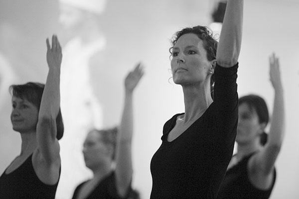 Erwachsene beim Tanzen