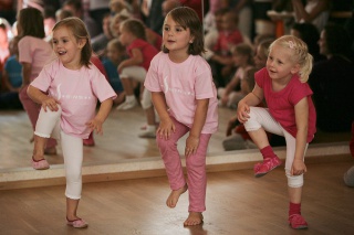 Die haben ihren Spaß S-eins Kindertanz